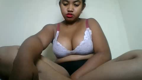 Snapshot of aariciah chatting on April 27, 2026, 7:06 am aariciah online show from April 27, 2026, 7:06 am