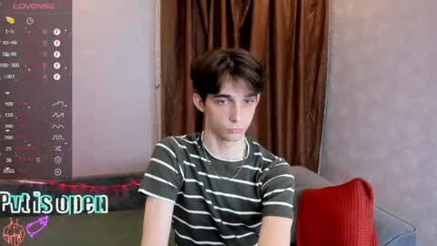 Snapshot of aaron_bang chatting on June 1, 2026, 10:22 pm Aaron Bang online show from June 1, 2026, 10:22 pm