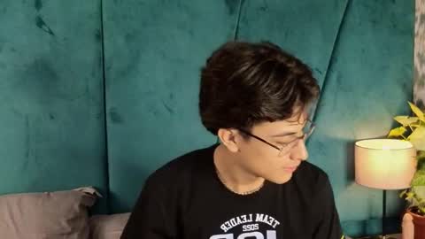 Aaron Ezequiel online show from September 18, 2025, 10:01 pm