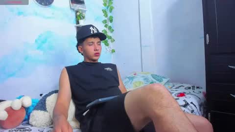 Snapshot of aaron_mercury chatting on July 17, 2026, 2:40 am aaron_mercury online show from July 17, 2026, 2:40 am