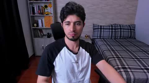 Aaron online show from November 29, 2025, 10:46 pm