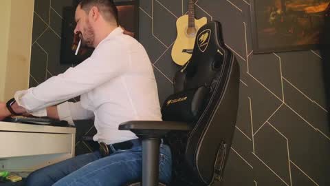 Aaron online show from February 2, 2025, 10:17 pm