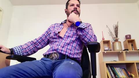 Aaron online show from April 13, 2026, 4:40 am