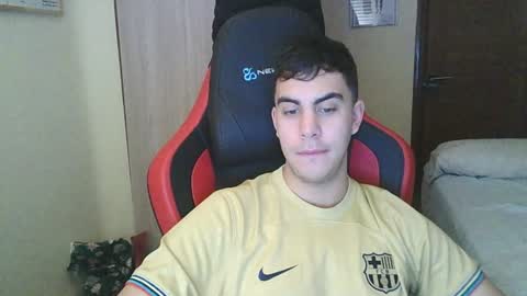 Snapshot of aaronlavine chatting on December 28, 2024, 5:35 pm aaronlavine online show from December 28, 2024, 5:35 pm