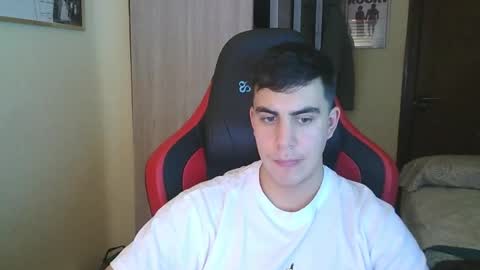 Snapshot of aaronlavine chatting on February 10, 2025, 5:30 pm aaronlavine online show from February 10, 2025, 5:30 pm