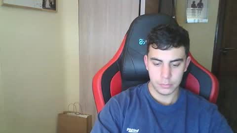 Snapshot of aaronlavine chatting on February 18, 2025, 4:37 pm aaronlavine online show from February 18, 2025, 4:37 pm