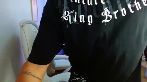 Aaron online show from December 3, 2025, 11:19 am