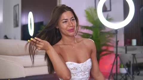 Snapshot of abbela_white chatting on June 16, 2026, 5:21 am Alexa online show from June 16, 2026, 5:21 am