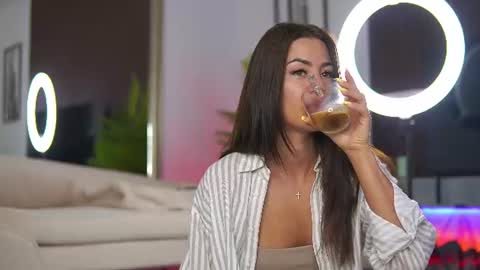 Snapshot of abbela_white chatting on June 25, 2026, 5:34 am Alexa online show from June 25, 2026, 5:34 am