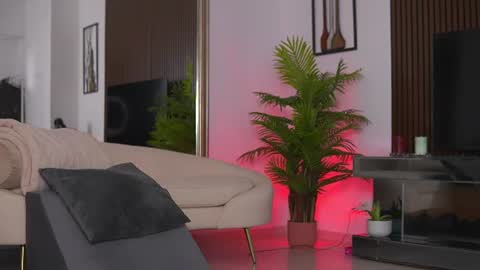 Snapshot of abbela_white chatting on July 21, 2026, 5:43 am Alexa online show from July 21, 2026, 5:43 am