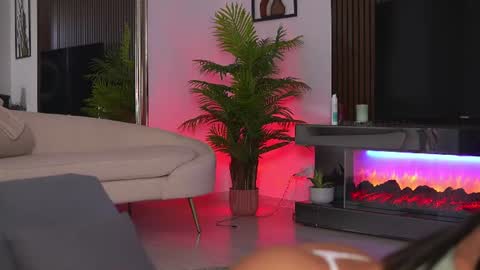 Snapshot of abbela_white chatting on July 25, 2026, 7:28 am Alexa online show from July 25, 2026, 7:28 am