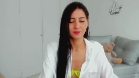 Laura  online show from December 21, 2025, 4:03 pm