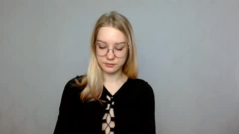 Abby Lovense is active online show from February 18, 2025, 8:38 am