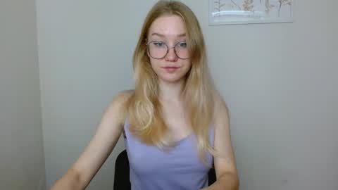 Abby Lovense is active online show from September 21, 2025, 9:22 am