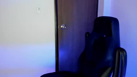 Independence model AbelAsburgo online show from January 5, 2025, 6:46 am