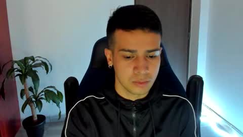 Independence model AbelAsburgo online show from October 14, 2025, 10:49 am