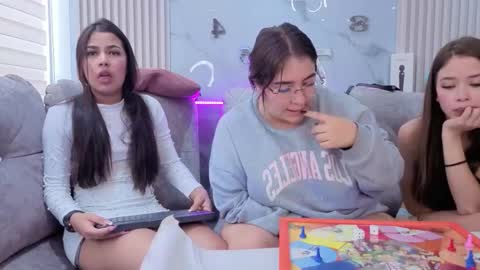 abella_as_ online show from February 5, 2026, 7:18 pm