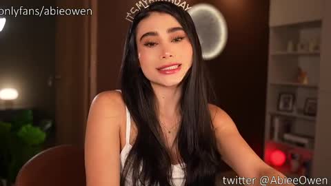 abie_owen online show from April 6, 2026, 11:38 pm