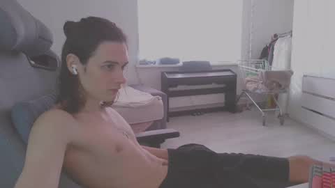 Snapshot of abobus123 chatting on March 2, 2025, 9:42 am hi cum in pvt noi extra tip online show from March 2, 2025, 9:42 am