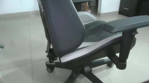 abraca402512 online show from June 15, 2026, 4:42 pm