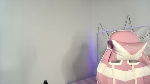 Abril  online show from November 4, 2025, 11:42 am