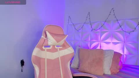 Abril  online show from November 5, 2025, 11:21 am