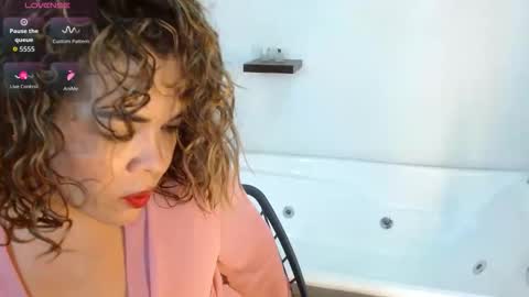 Abril Beltran online show from February 4, 2026, 10:15 pm