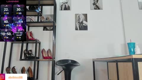 Snapshot of abril_ricci chatting on December 29, 2024, 4:27 am Abril  online show from December 29, 2024, 4:27 am