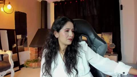 Abril online show from May 7, 2026, 1:49 pm