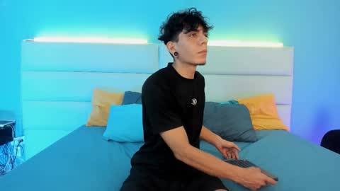 Snapshot of abrilandjulian chatting on February 28, 2026, 11:33 am Abril and Julian online show from February 28, 2026, 11:33 am