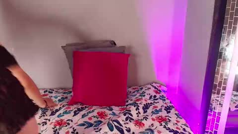 abrill_12 online show from March 17, 2026, 1:03 pm