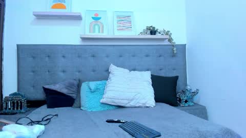 Snapshot of abrilrussell_ chatting on April 11, 2026, 8:07 am Abril online show from April 11, 2026, 8:07 am