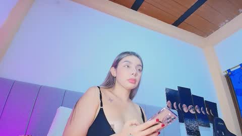 Abril online show from March 10, 2026, 11:32 pm