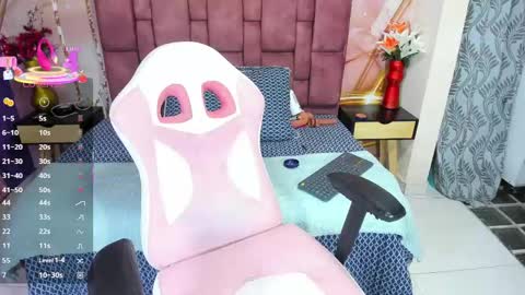 ada_piter online show from November 18, 2025, 4:39 am