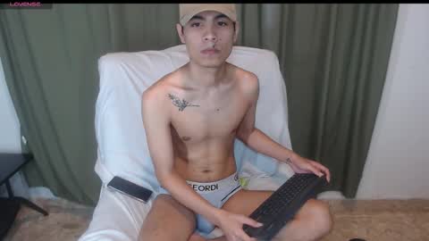 adam_sinclair online show from November 16, 2025, 9:42 pm