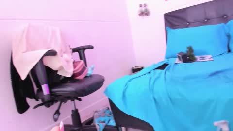 Snapshot of adams_cloe chatting on January 31, 2026, 7:11 pm Cloe Adams online show from January 31, 2026, 7:11 pm