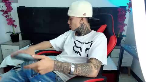 AdamsWalkerr  online show from February 17, 2026, 12:23 pm