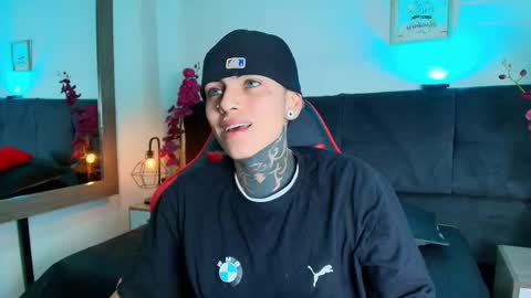 AdamsWalkerr  online show from March 19, 2026, 1:04 pm