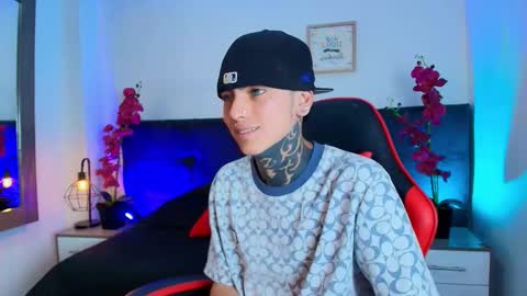 AdamsWalkerr  online show from March 26, 2026, 12:55 pm