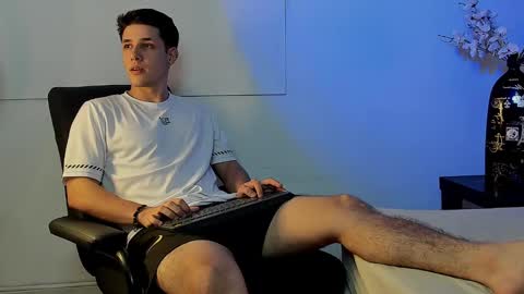 Snapshot of adan_rivas chatting on December 20, 2024, 4:31 am adan online show from December 20, 2024, 4:31 am