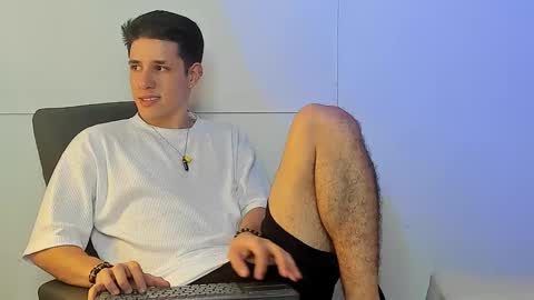 Snapshot of adan_rivas chatting on December 27, 2024, 1:22 am adan online show from December 27, 2024, 1:22 am