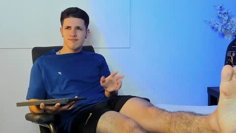 Snapshot of adan_rivas chatting on January 10, 2025, 1:21 am adan online show from January 10, 2025, 1:21 am