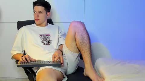 Snapshot of adan_rivas chatting on January 15, 2025, 2:17 am adan online show from January 15, 2025, 2:17 am