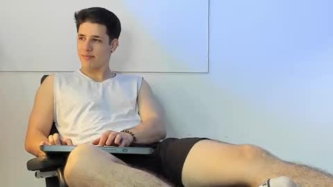 Snapshot of adan_rivas chatting on March 7, 2025, 12:26 am adan online show from March 7, 2025, 12:26 am