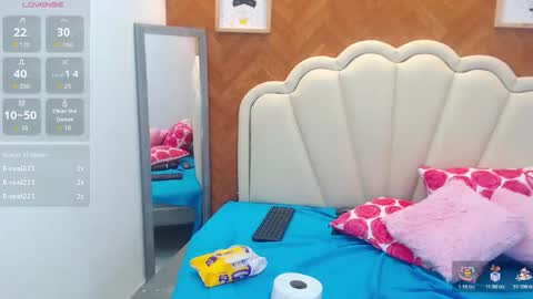 adarose_ online show from November 23, 2025, 10:48 am