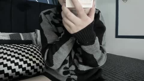 Snapshot of adeelinee chatting on February 13, 2025, 7:52 pm Ade online show from February 13, 2025, 7:52 pm