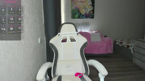 Adel online show from April 5, 2026, 4:42 am