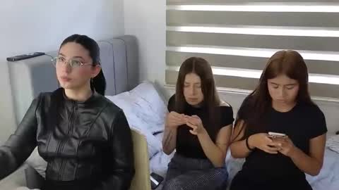 adellein foxx online show from November 15, 2025, 3:52 pm