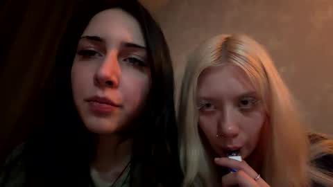 Snapshot of adelin_rr chatting on June 1, 2026, 2:46 am adelin online show from June 1, 2026, 2:46 am