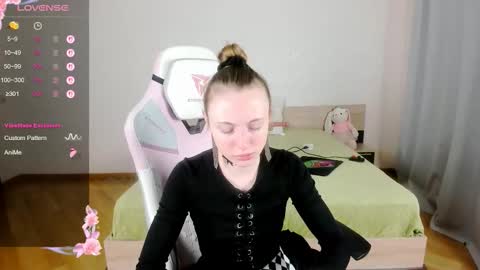 Snapshot of adelina_cowell chatting on September 16, 2025, 9:43 am Adelina online show from September 16, 2025, 9:43 am